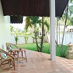 Naiharn Beach Holiday Pool Villa, Rawai