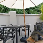 Naiharn Beach Holiday Pool Villa, Rawai