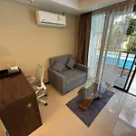 1 - Bedroom Apartment Pool Access, 750M To The Beach
