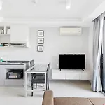 6Th Avenue Surin Condomium