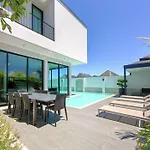 Bangtao Luxury Pool Villa - Prymana