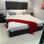 Kata Beach Luxury Condo - Spacious - Exquisitely Furnished - 6Min Walk To Beach - 2025 Booking Traveller Award Winner