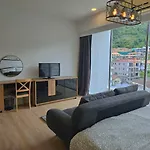 The Olive Studio Room At Chic Condominium