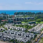 Laguna Park 的现代化5卧室泳池别墅