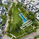 Laguna Park 的现代化5卧室泳池别墅