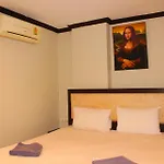Hollywood Inn Hotel Patong