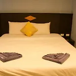 Hollywood Inn Hotel Patong