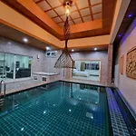 Luxury Pool Villa 5 Mins To Phuket Old Town