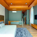 Luxury Menara