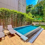 Luxury Menara