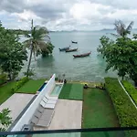 拉威eva8 三卧海边别墅 近拉威海鲜市场