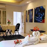 Oasis Villa Suites & Rooms