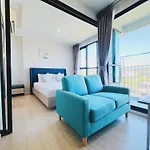47Near Shopping Malls And Naka Night Market