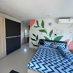 The Chu Cafe / Guesthouse