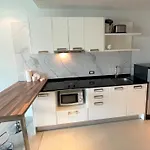 Private Apartment At Emerald Terrace