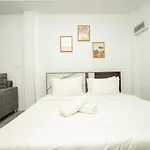 Lovely 2 Bed Share Pool Apt Near Beach