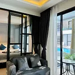 Poolside 1 Bedroom, 10 Mins Walk To Beach