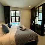 Poolside 1 Bedroom, 10 Mins Walk To Beach