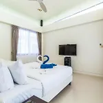 Laguna Park Villa With Rooftop Pool By Lofty