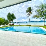 Ocean Bliss Beach House, 6 Bedrooms