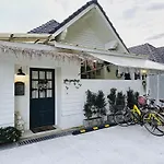 Little Latte House - Chalong
