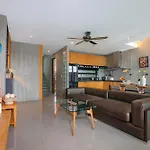 Private & Modern 4Br Pool Villa Otero, 3 Levels Of Comfort With Greenery Views, Kamala