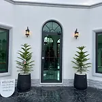 The Kiri Villas Resort