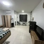 84 Bar & Guest House