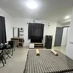 84 Bar & Guest House