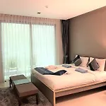 Private Apartment At Emerald Terrace