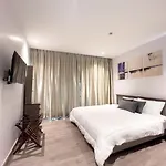 2Br 4Beds Luxury Condo Pool & Fitness