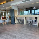 2Br 4Beds Luxury Condo Pool & Fitness