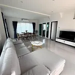 Cozy House By Cody One