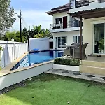 Jungle Pool Villa In Chalong