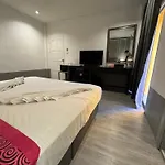 Zephyr House Residence