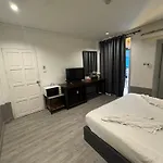 Zephyr House Residence