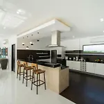 4Br Private Pool Villa With Spacious Design, Villa Luna
