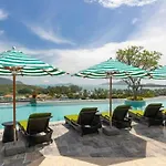 Condo With Roof Top Sea View