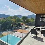 Condo With Roof Top Sea View
