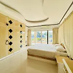 Pool Villa 4 Bd Rawai Nai Harn