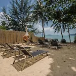 Malee Condo At The Beachfront