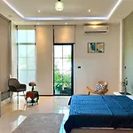 Ellie House Phuket Old Town