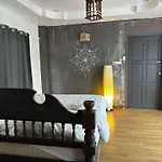 Дом 2 Этажа 2 Комнаты, С Большой Территорией