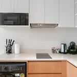 Laguna Beachside Residences Apartamens, Walking Distance To The Sea