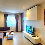 Modern Condo - 1Br T1-401