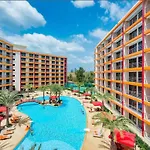 Palm Breeze View