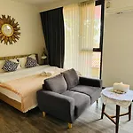 Patong City-Center Pool Cozy Condo
