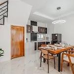 Freshly Renovated 4 Bed Pool Villa Great Location