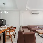 Freshly Renovated 4 Bed Pool Villa Great Location