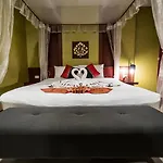Patong Hemingways Hotel